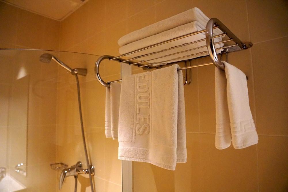 Motel Los Abedules Oviedo Eksteriør billede