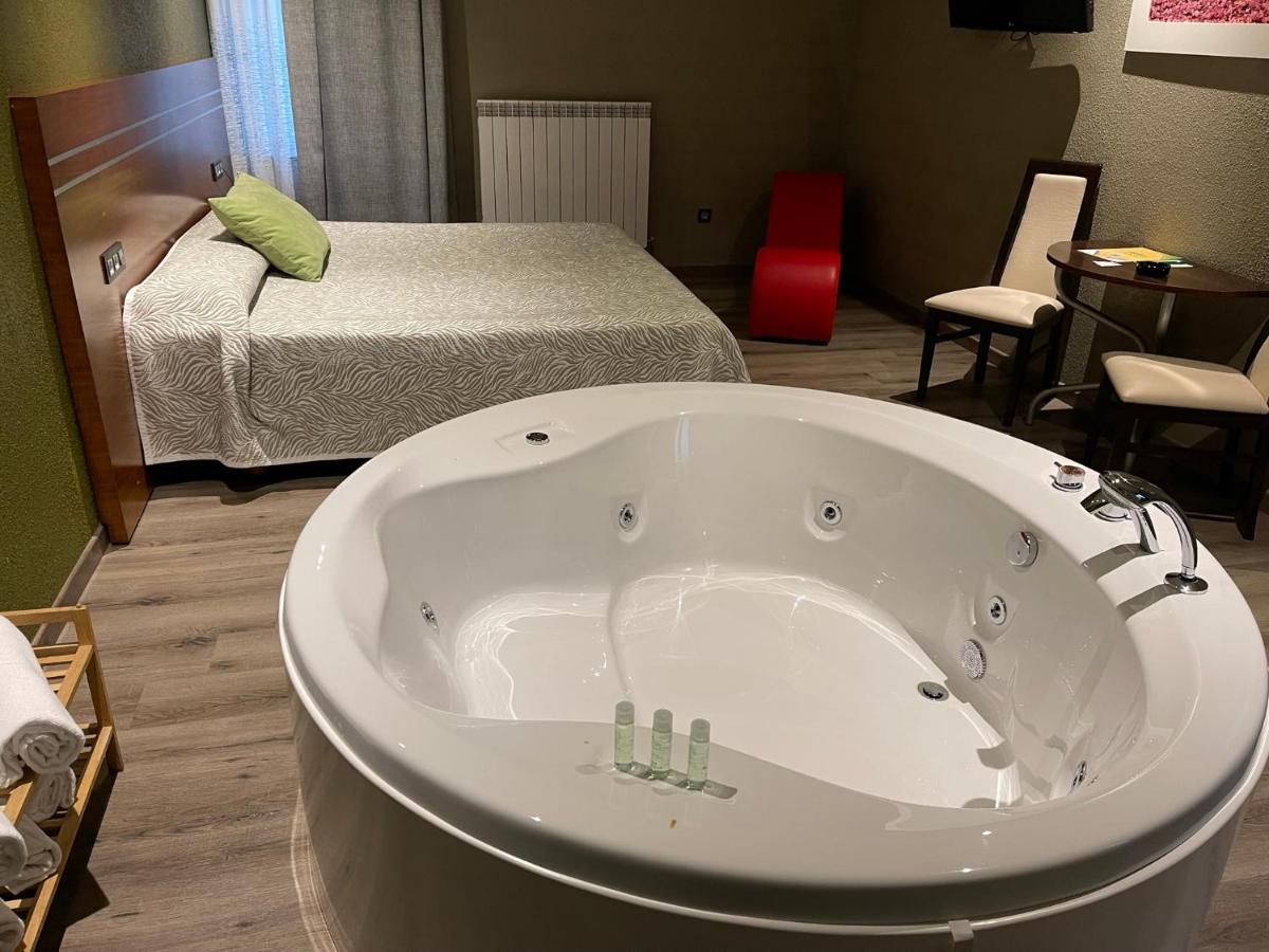 Motel Los Abedules Oviedo Eksteriør billede