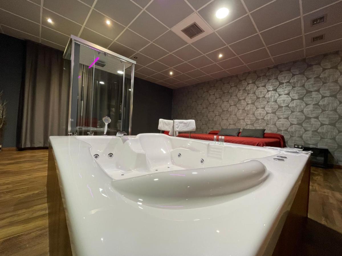 Motel Los Abedules Oviedo Eksteriør billede