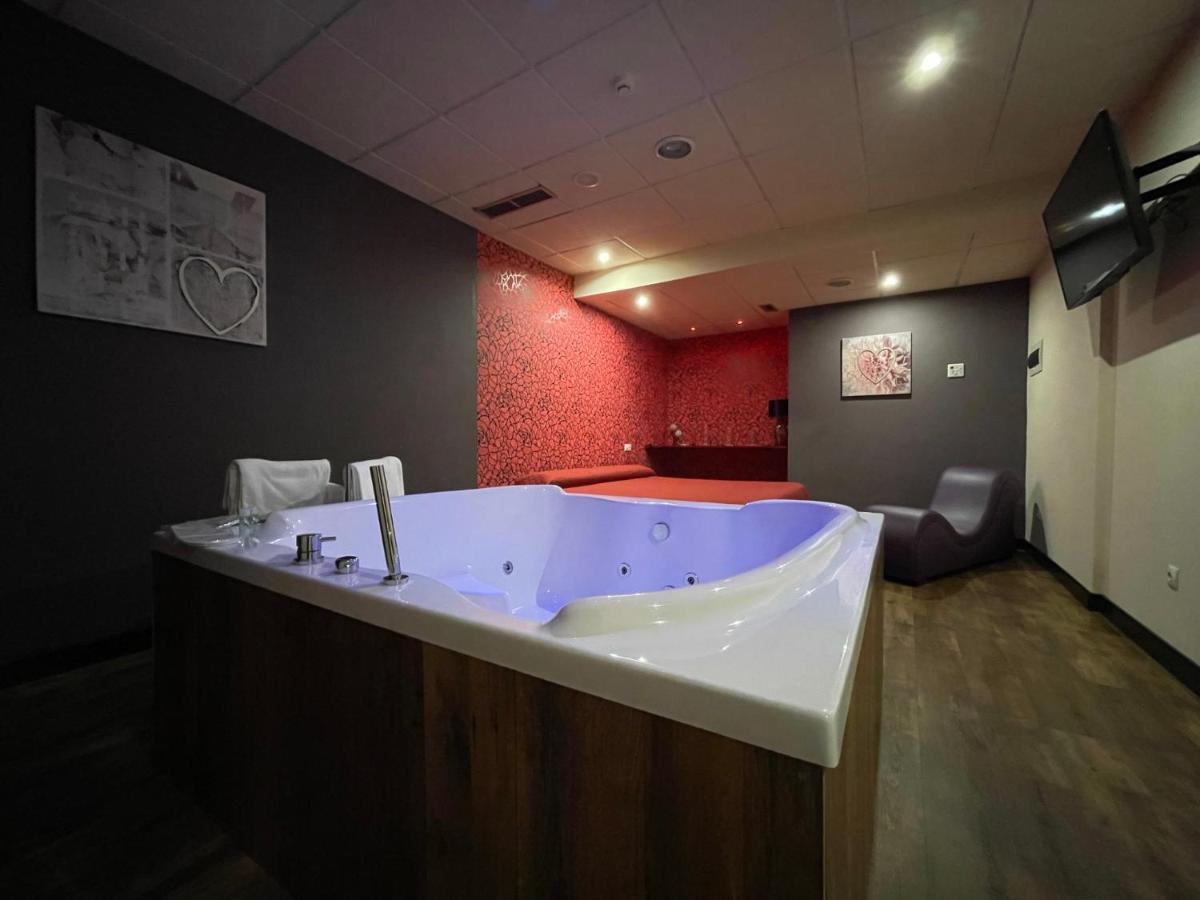 Motel Los Abedules Oviedo Eksteriør billede