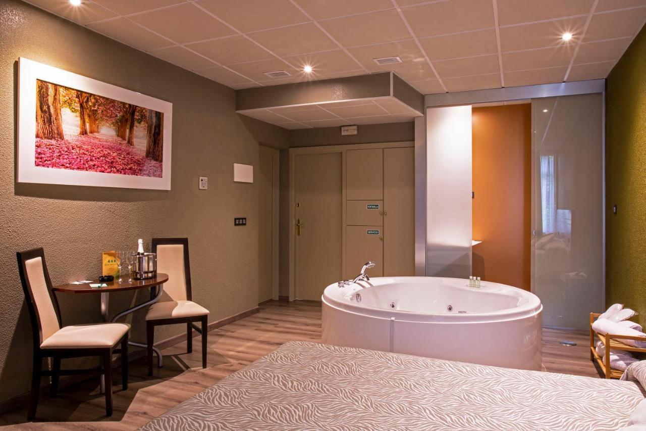 Motel Los Abedules Oviedo Eksteriør billede