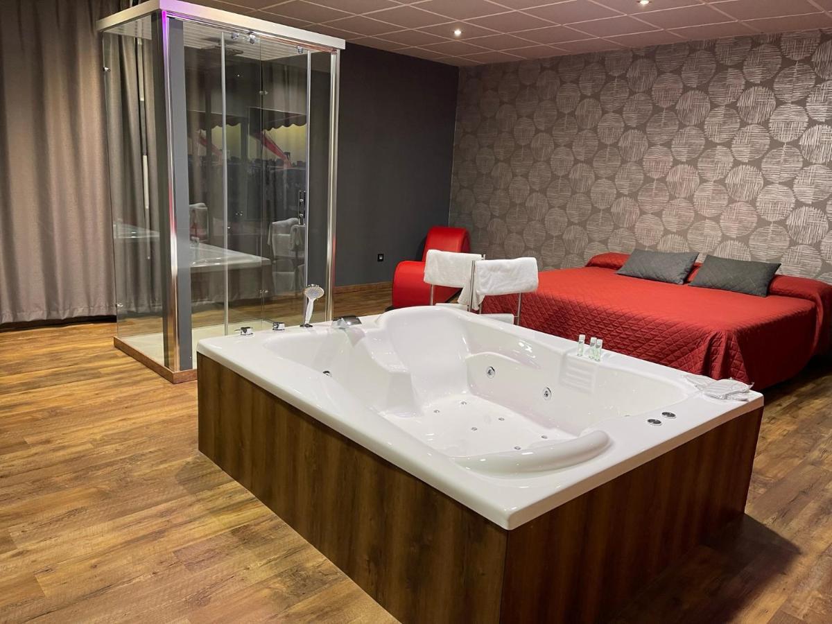 Motel Los Abedules Oviedo Eksteriør billede