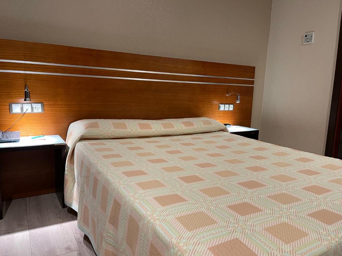 Motel Los Abedules Oviedo Eksteriør billede