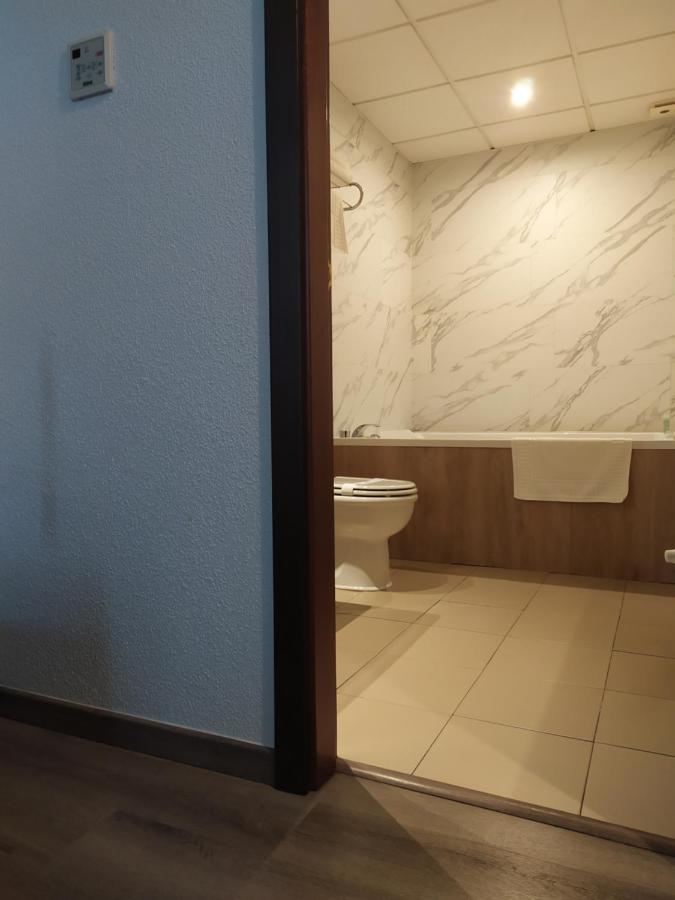 Motel Los Abedules Oviedo Eksteriør billede