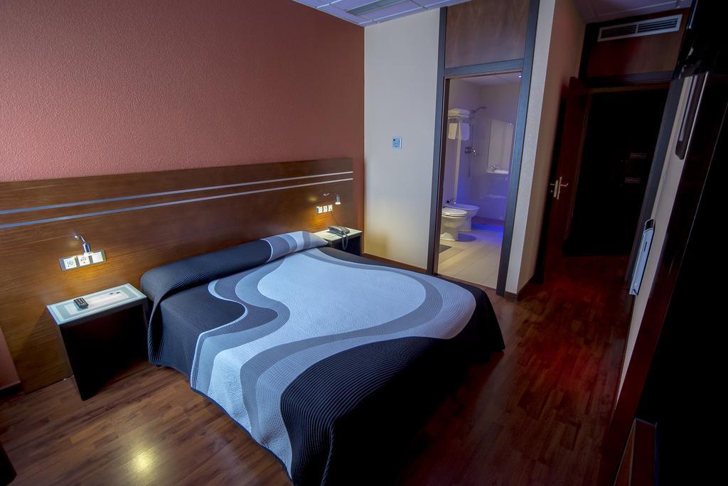Motel Los Abedules Oviedo Værelse billede