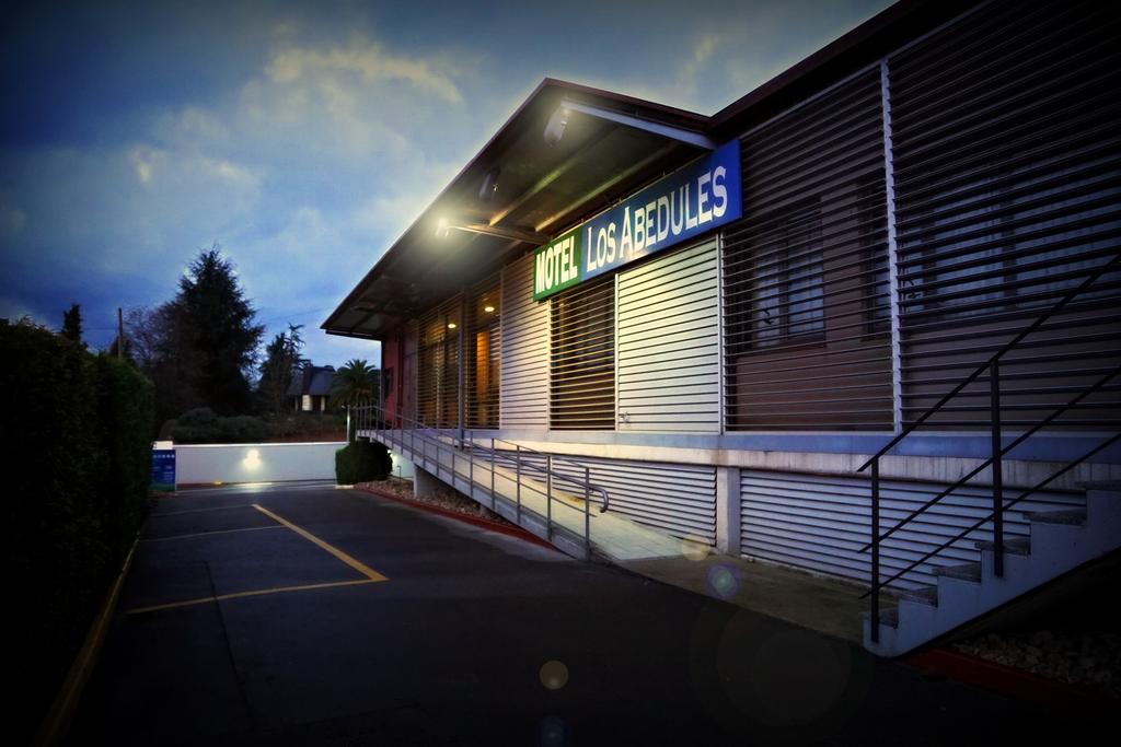 Motel Los Abedules Oviedo Eksteriør billede