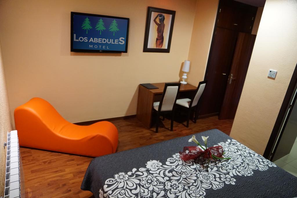 Motel Los Abedules Oviedo Eksteriør billede