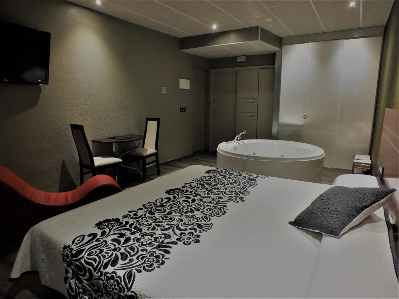 Motel Los Abedules Oviedo Eksteriør billede