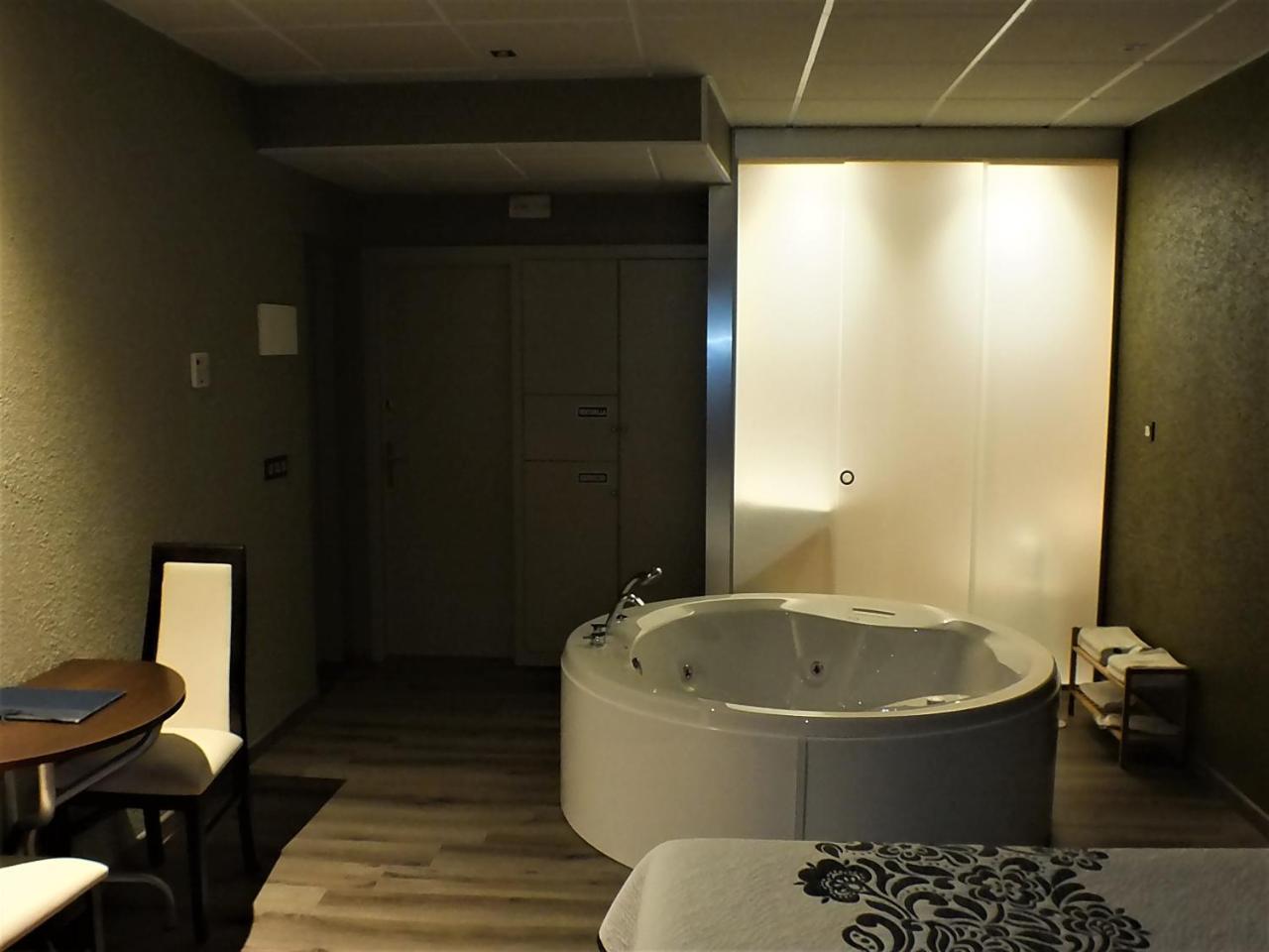 Motel Los Abedules Oviedo Eksteriør billede