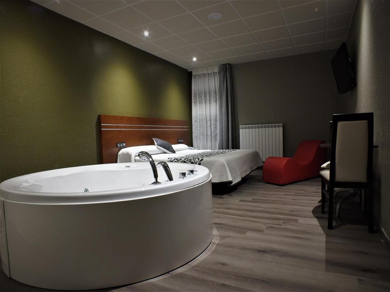 Motel Los Abedules Oviedo Eksteriør billede